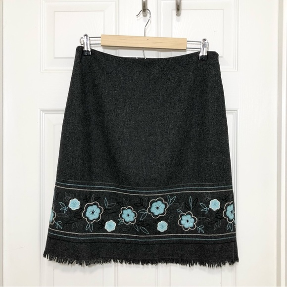 Dress barn Wool Blend Embroidered Flower Patch Fringe Zipper Grey Pencil Skirt 6 - Picture 2 of 12